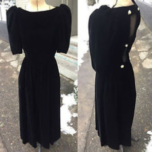 VINTAGE VICTOR COSTA Open Back Black Velvet Dress